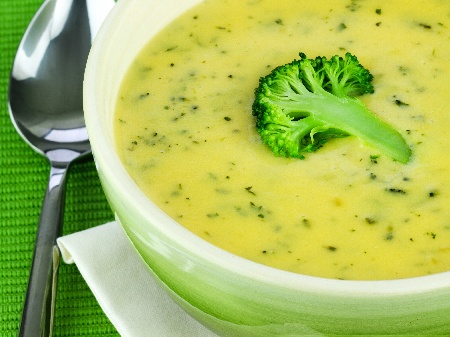 Крем супа от броколи с цедено кисело мляко и сирене чедър - снимка на рецептата